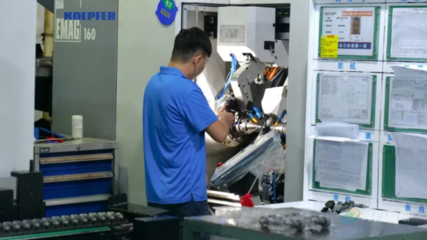 亚洲最大!珠海斗门20年老厂,靠机器人“活”了